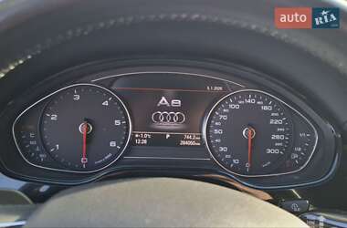Седан Audi A8 2017 в Мукачево