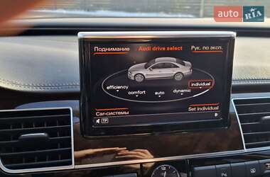Седан Audi A8 2017 в Мукачево