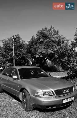 Audi A8  1998