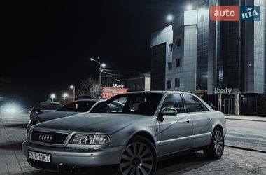 Audi A8  1998