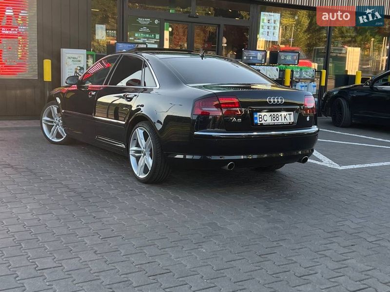 Седан Audi A8 2006 в Жовкві