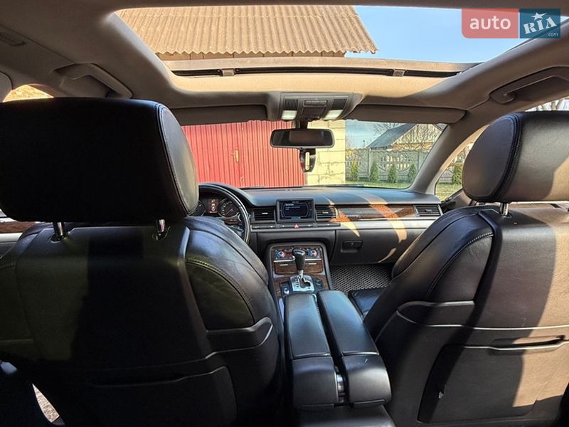 Седан Audi A8 2006 в Жовкві