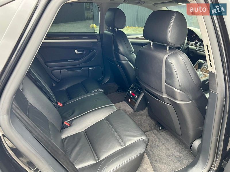 Седан Audi A8 2006 в Жовкві