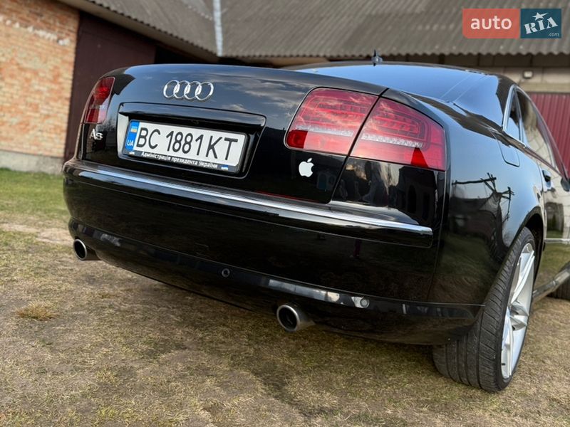 Седан Audi A8 2006 в Жовкві