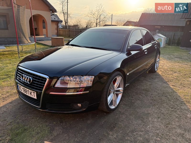 Седан Audi A8 2006 в Жовкві