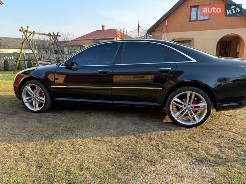 Седан Audi A8 2006 в Жовкві