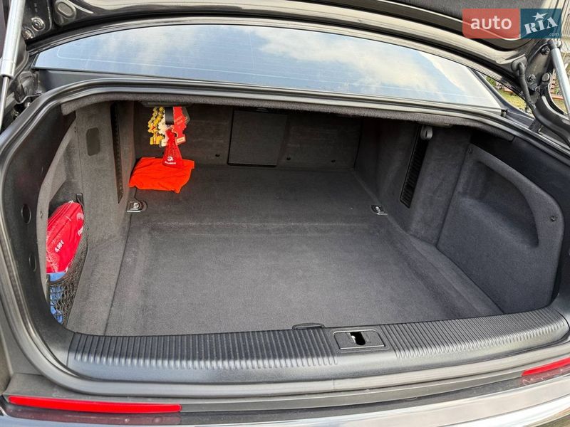 Седан Audi A8 2006 в Жовкві
