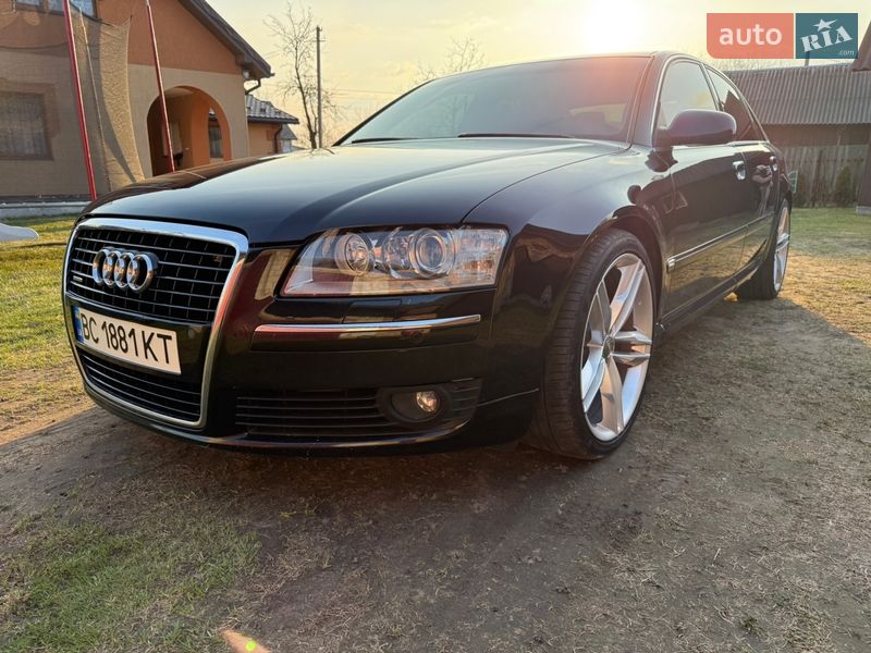 Седан Audi A8 2006 в Жовкві