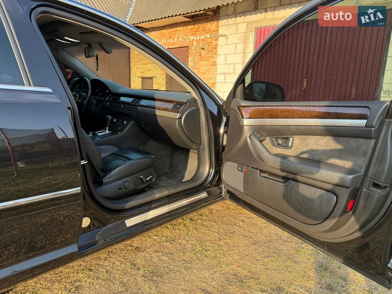 Седан Audi A8 2006 в Жовкві