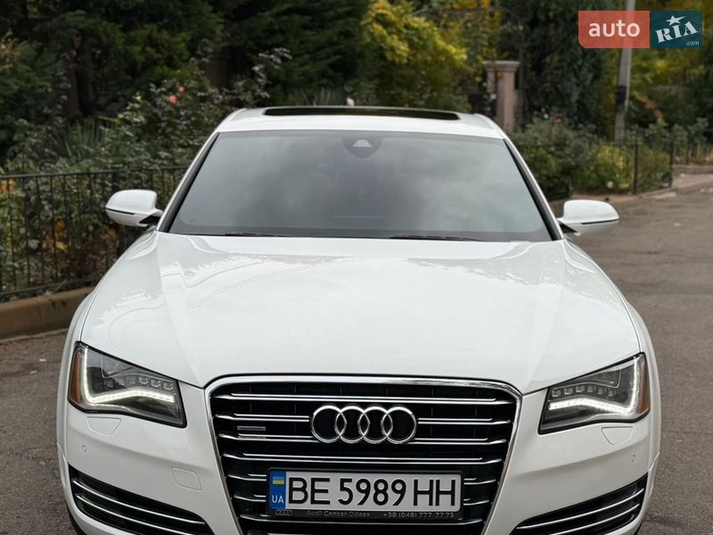 Седан Audi A8 2012 в Южноукраїнську