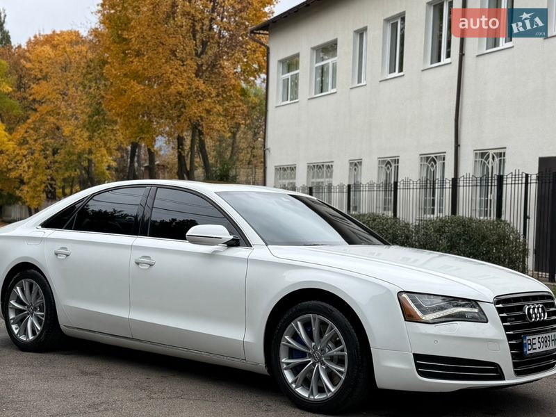 Седан Audi A8 2012 в Южноукраїнську