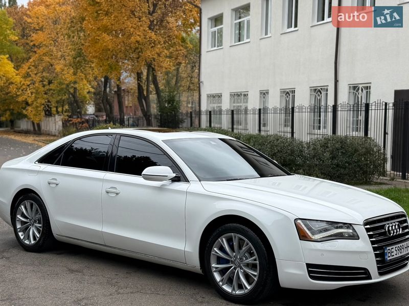 Седан Audi A8 2012 в Южноукраїнську