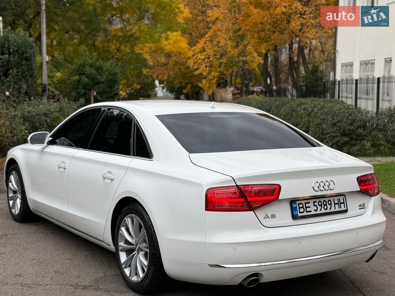 Седан Audi A8 2012 в Южноукраїнську