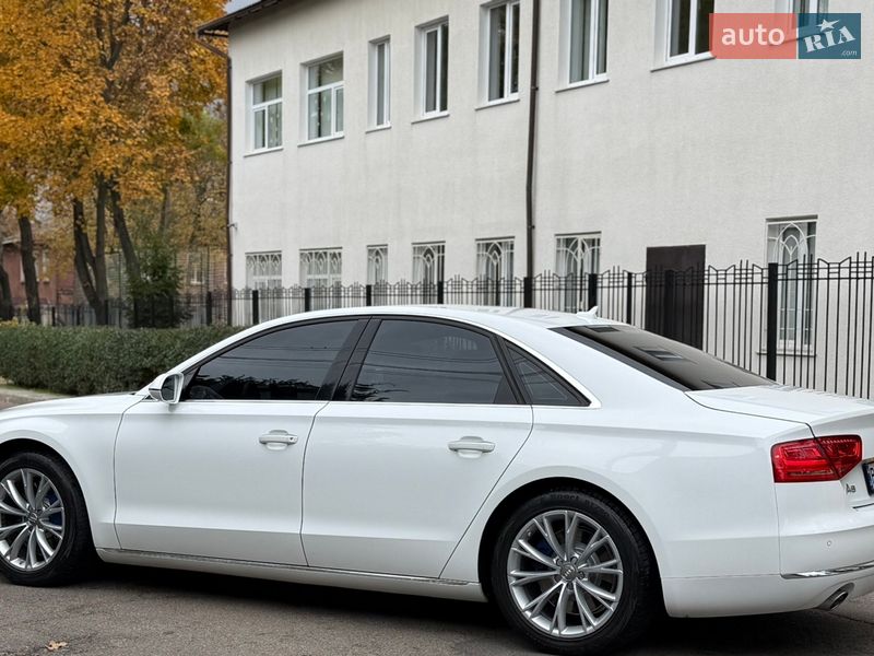 Седан Audi A8 2012 в Южноукраїнську