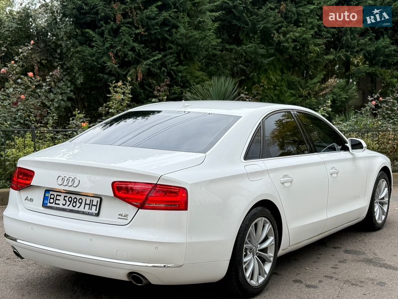 Седан Audi A8 2012 в Южноукраїнську