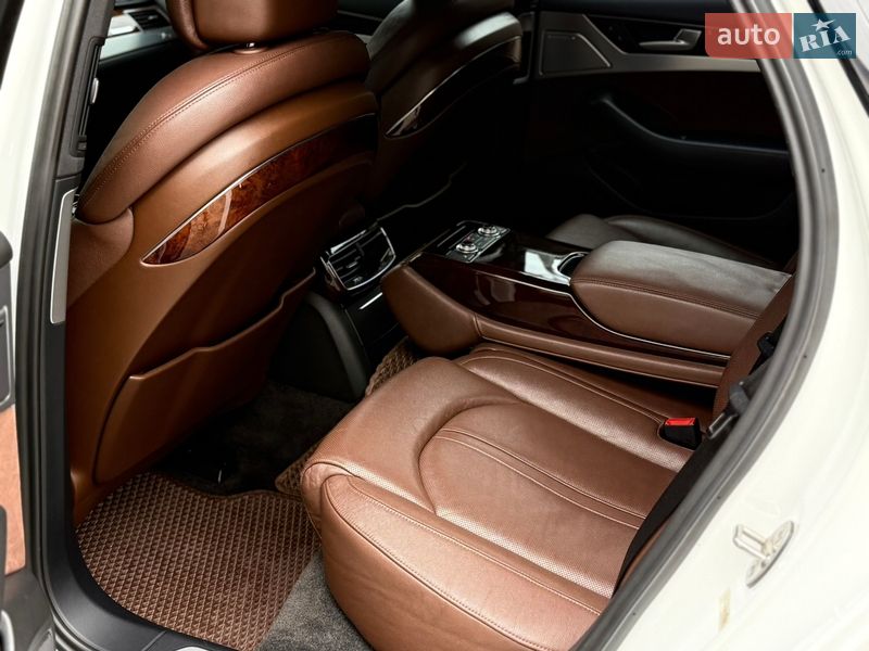 Седан Audi A8 2012 в Южноукраїнську