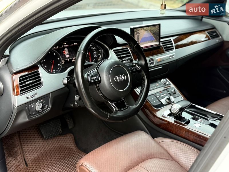 Седан Audi A8 2012 в Южноукраїнську
