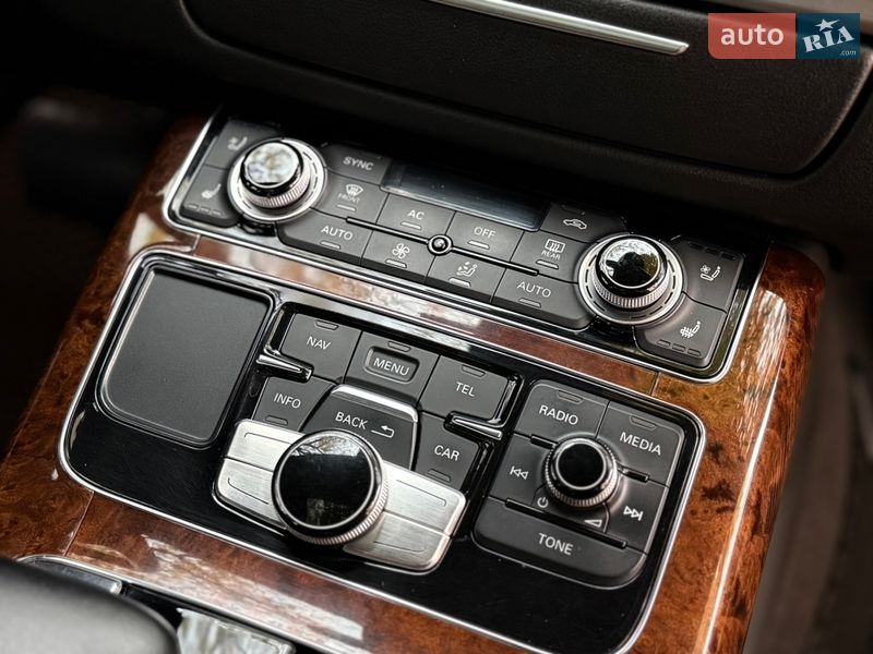 Седан Audi A8 2012 в Южноукраїнську