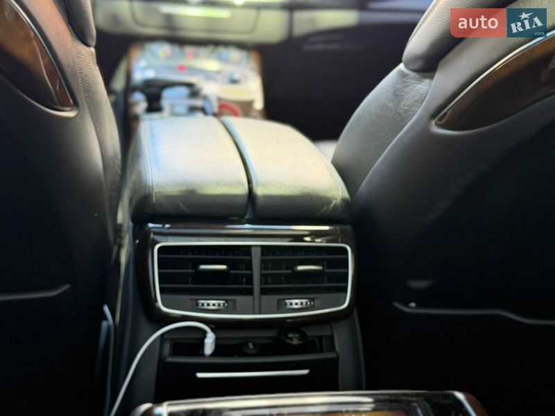 Седан Audi A8 2015 в Києві