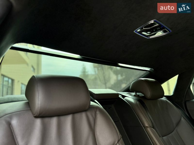 Седан Audi A8 2021 в Львове