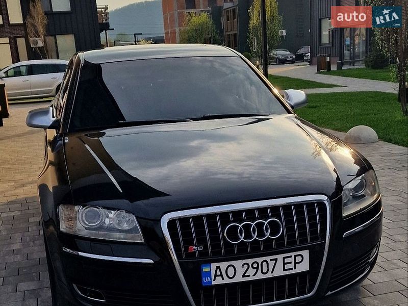 Седан Audi A8 2005 в Ужгороде