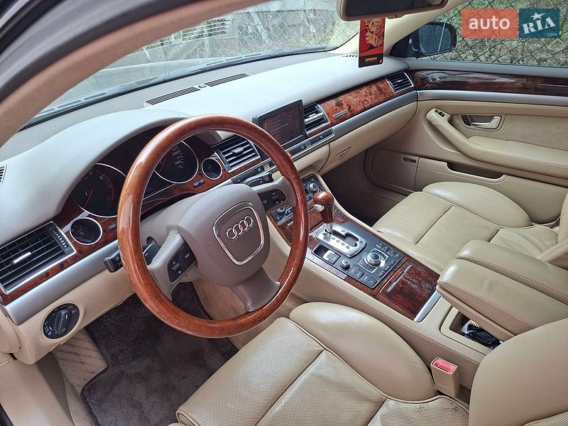 Седан Audi A8 2006 в Здолбуніві