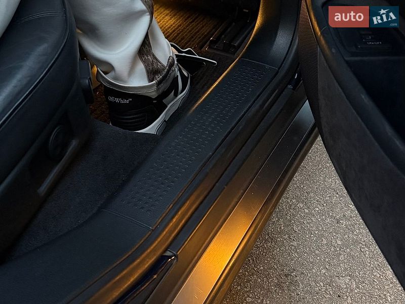 Седан Audi A8 2001 в Киеве