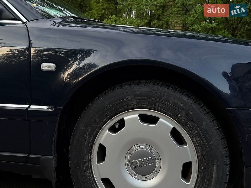 Седан Audi A8 2001 в Киеве