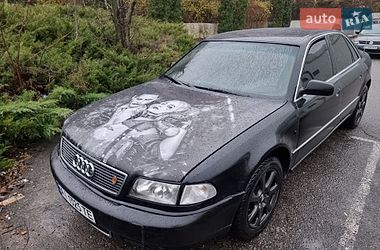 Audi A8  1998