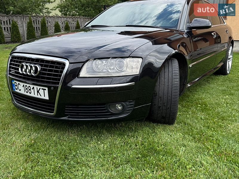 Седан Audi A8 2006 в Жовкві