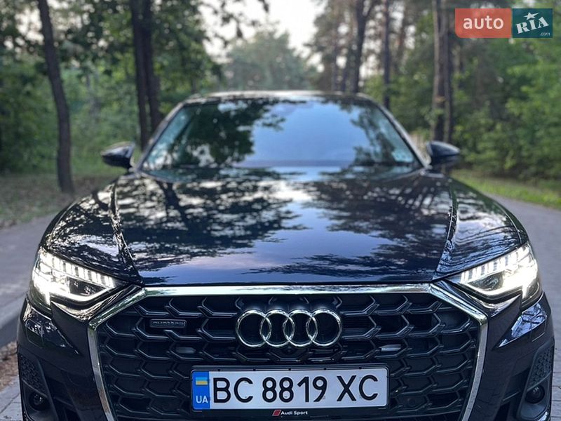 Седан Audi A8 2023 в Львове