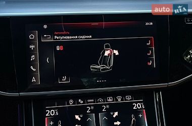 Седан Audi A8 2023 в Львове
