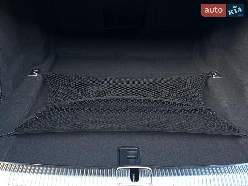 Седан Audi A8 2023 в Львове