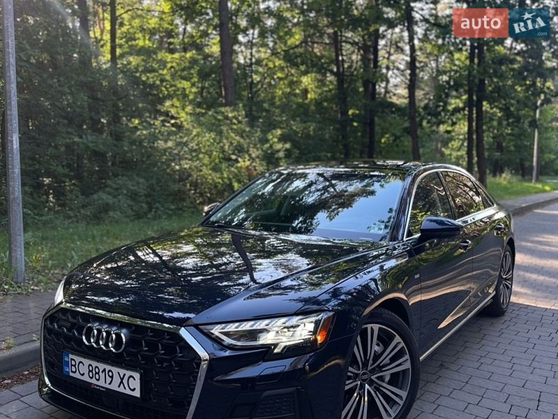 Седан Audi A8 2023 в Львове