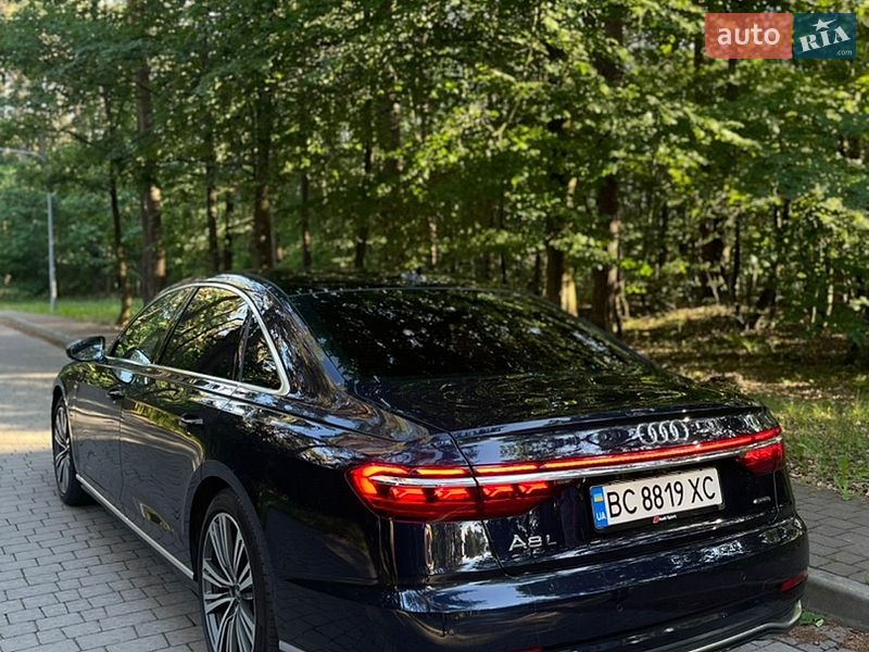 Седан Audi A8 2023 в Львове
