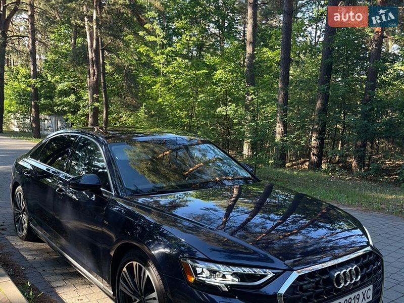 Седан Audi A8 2023 в Львове