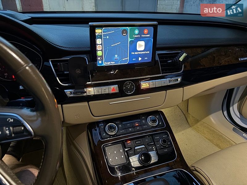 Седан Audi A8 2015 в Львове