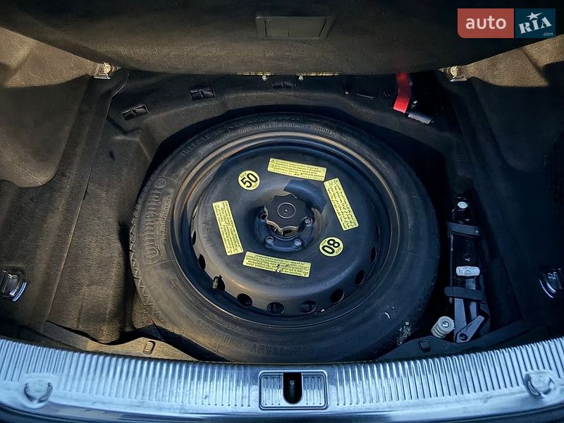Седан Audi A8 2015 в Львове