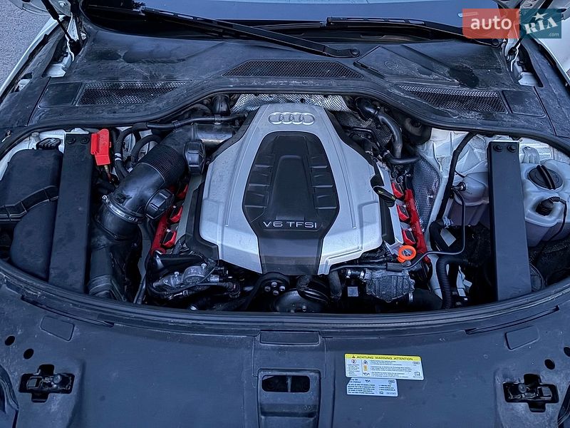 Седан Audi A8 2015 в Львове