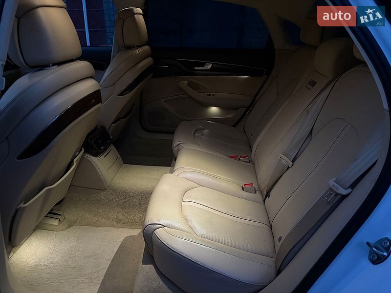 Седан Audi A8 2015 в Львове