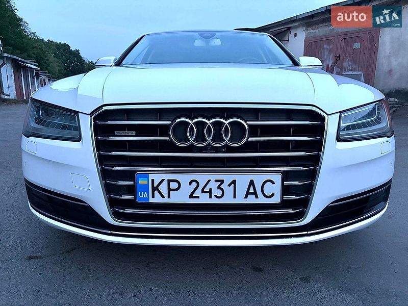 Седан Audi A8 2015 в Львове