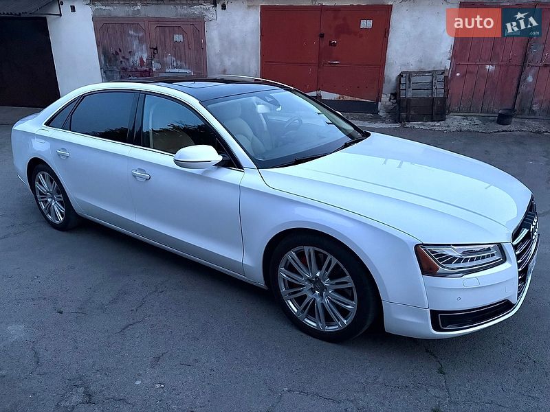 Седан Audi A8 2015 в Львове