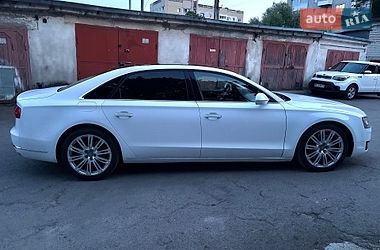 Седан Audi A8 2015 в Львове