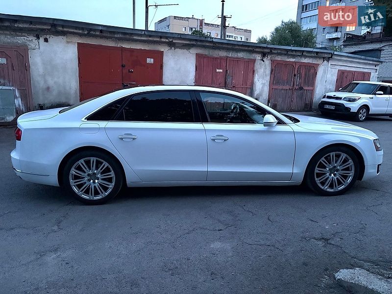 Седан Audi A8 2015 в Львове