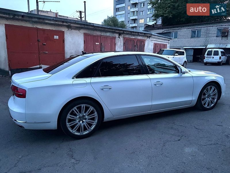 Седан Audi A8 2015 в Львове