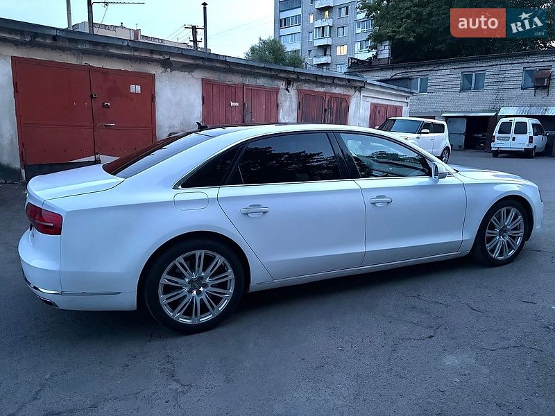 Седан Audi A8 2015 в Львове