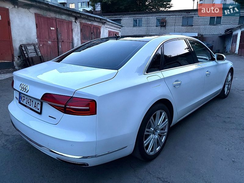 Седан Audi A8 2015 в Львове