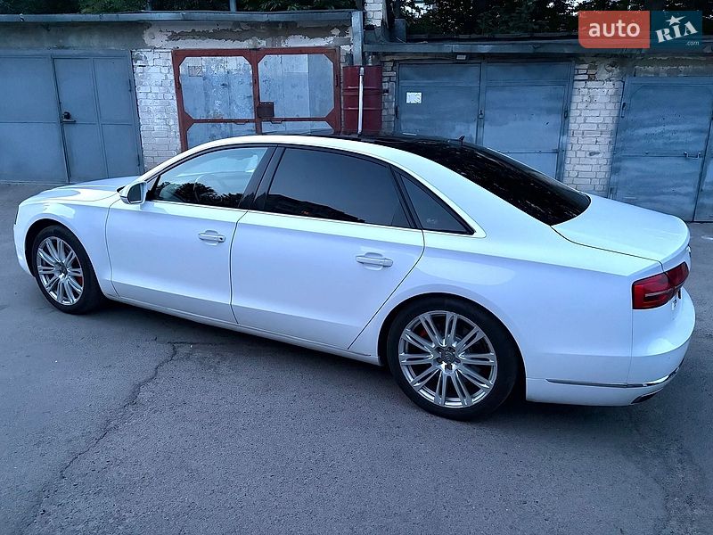 Седан Audi A8 2015 в Львове