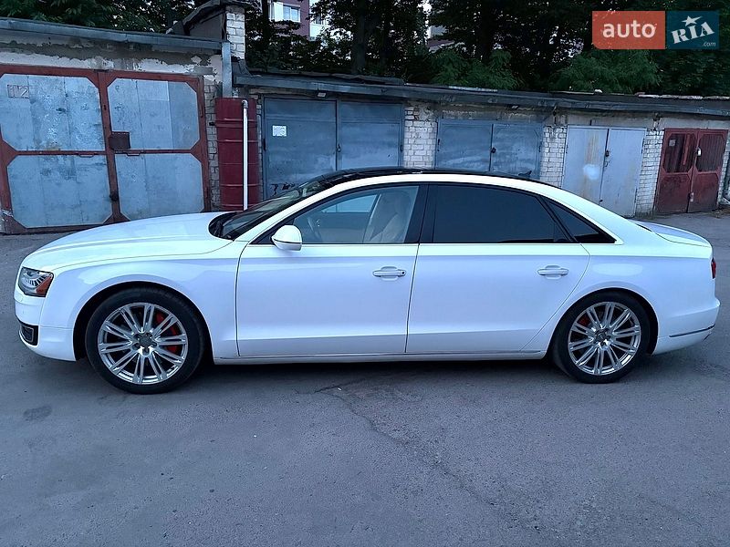 Седан Audi A8 2015 в Львове