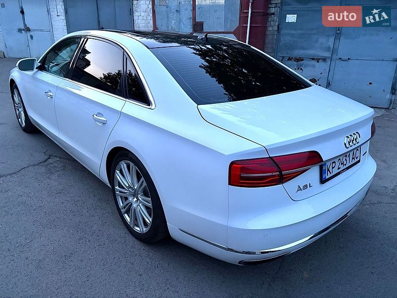 Седан Audi A8 2015 в Львове